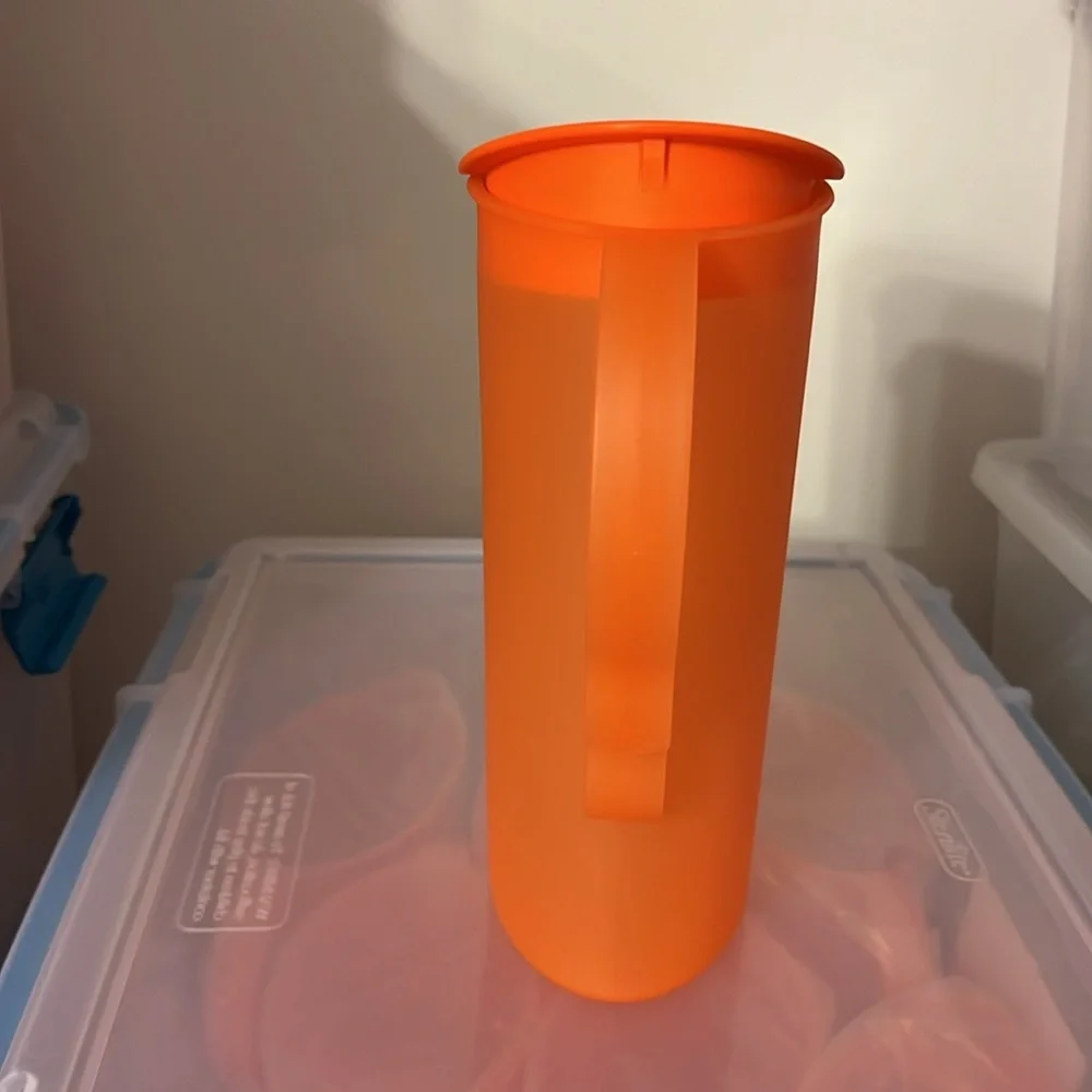 NEW TUPPERWARE® IMPRESSIONS 2-QT. PITCHER